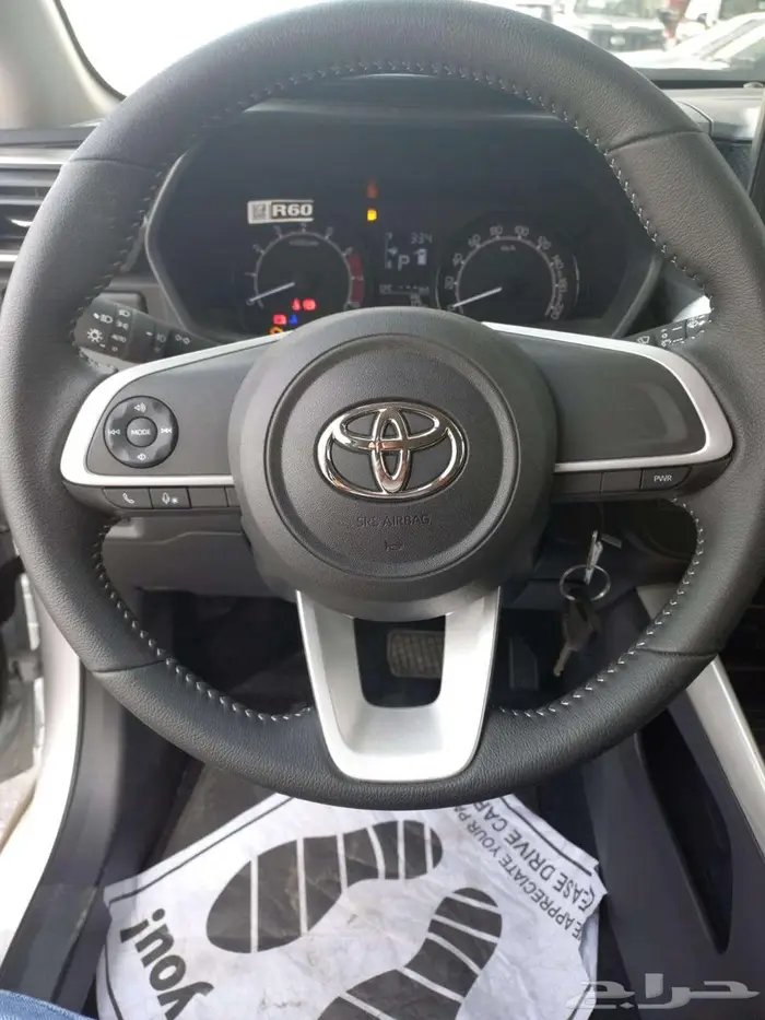 تويوتا رايز 2024 ليمتد ابيض وفضى سقف اسود 8