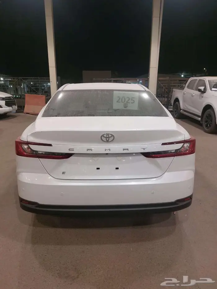 تويوتا كامري E بنزين جنوط 2025- سعودي 3