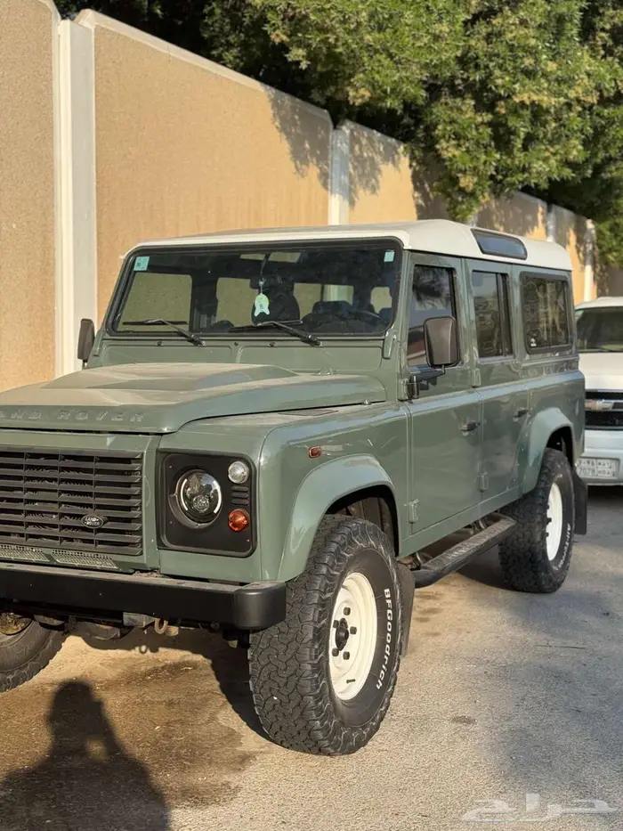 لاندروفر ديفيندر 110 كلاسيك .. لون نادر 0