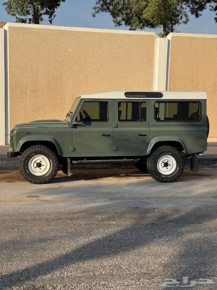 لاندروفر ديفيندر 110 كلاسيك .. لون نادر 1