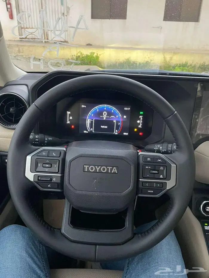 تويوتا برادو TXL3 بنزين 2025 - اسود 8