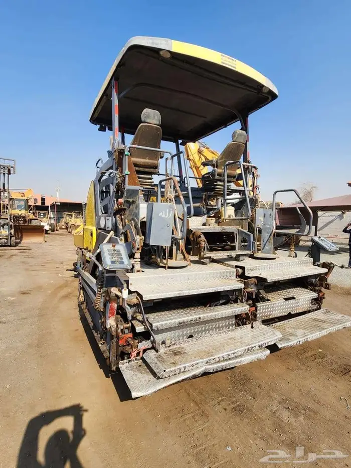 فرادة اسفلت دينباك موديل 2014 شغال 4200 ساعه 6