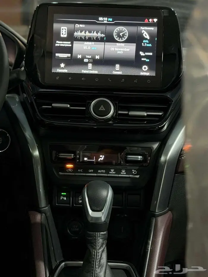 اوربان فل ابيض سقف اسود بنزين 2026 16