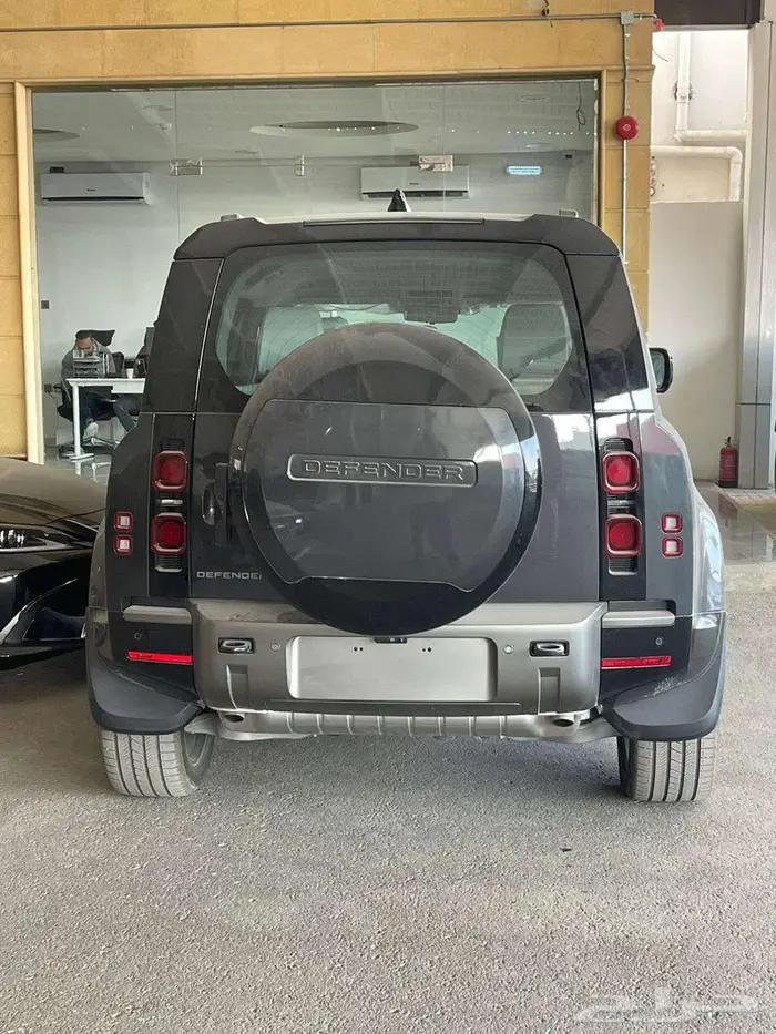 لاند روفر ديفندر HSE V6 XDynamic سعودي 2025 متوفر لدى الحسن 3