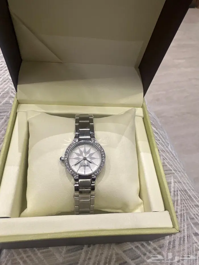 ساعة جديدة ماركة هوقو من كارديال 1