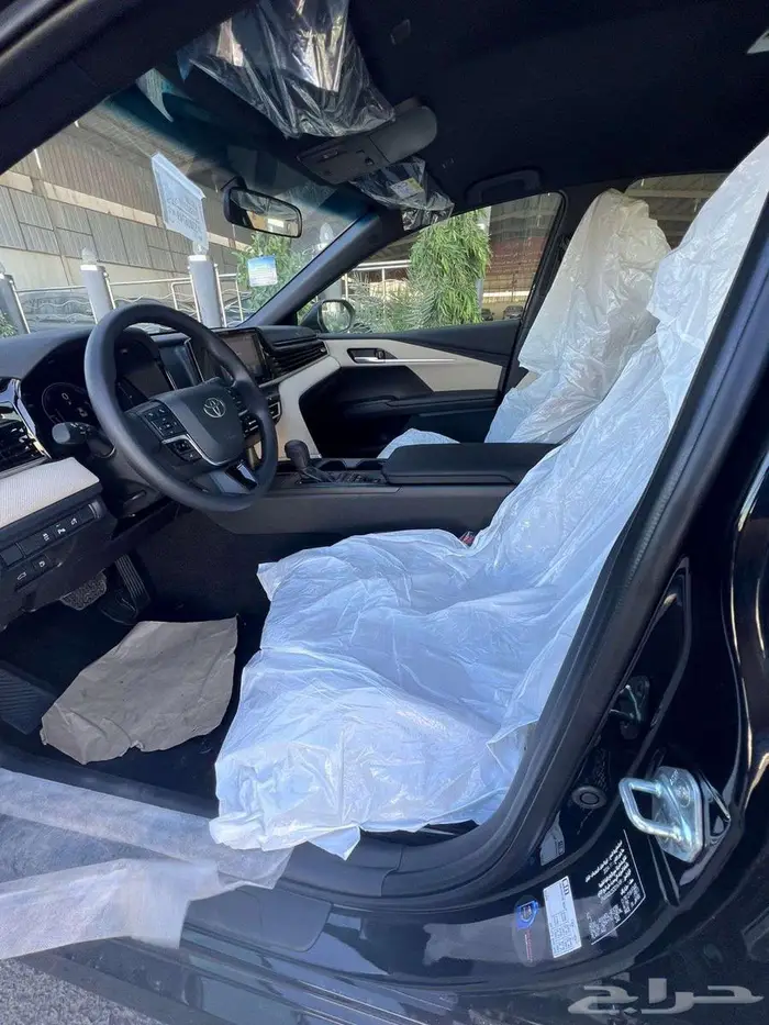 تويوتا كامري E بنزين موديل 2025 اسود 8