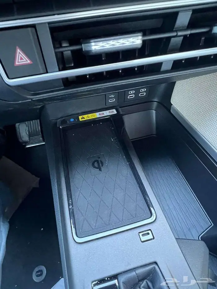 تويوتا كامري E بنزين موديل 2025 اسود 7