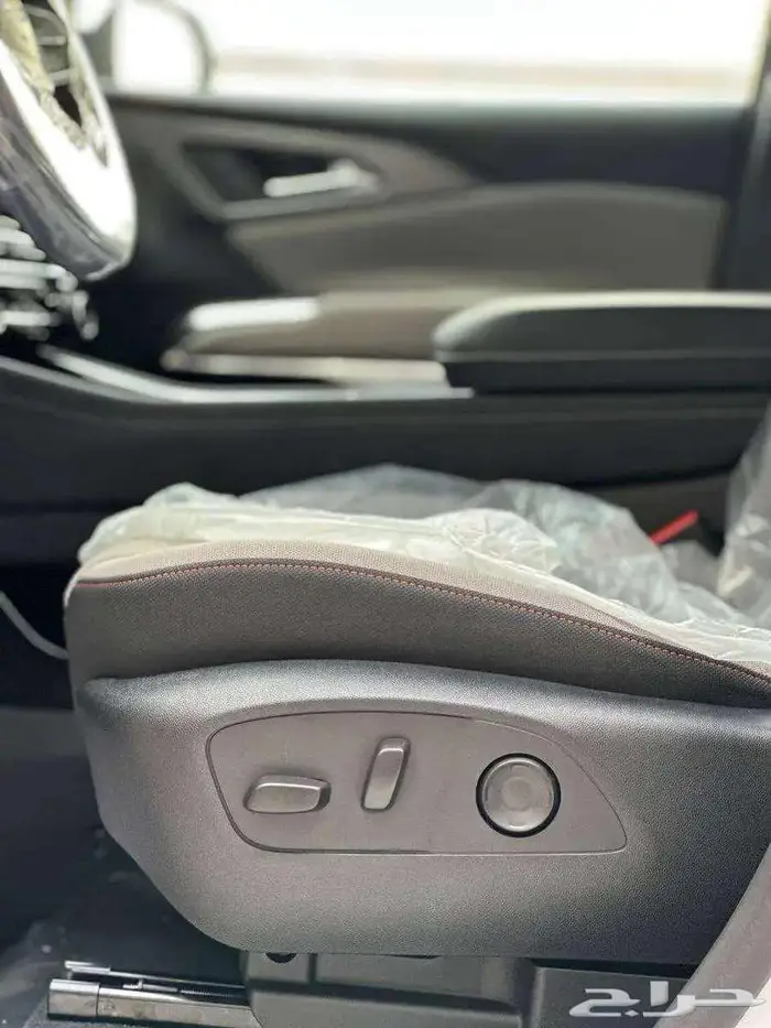 شفرولية ترافيريس LT نص فل 2025 لدى الخضر للسيارات 9