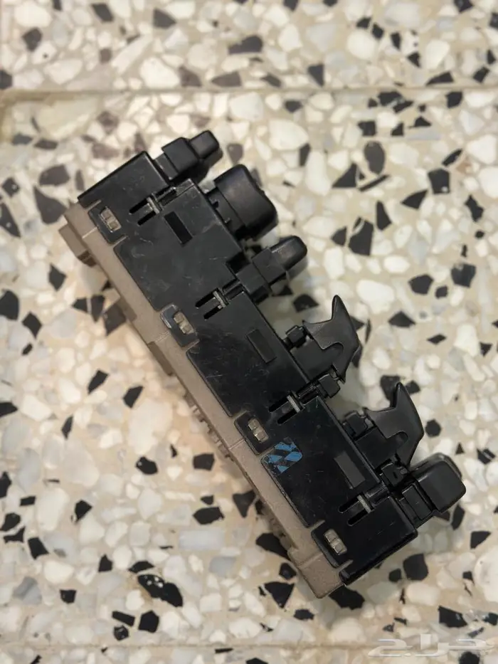 مجموعة ازرار باب السائق يوكن وتاهو 2003-2006 اصلية وكالة 2