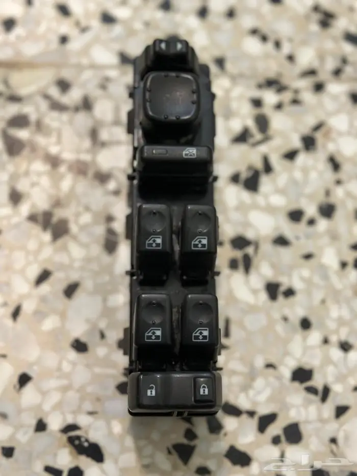 مجموعة ازرار باب السائق يوكن وتاهو 2003-2006 اصلية وكالة 1