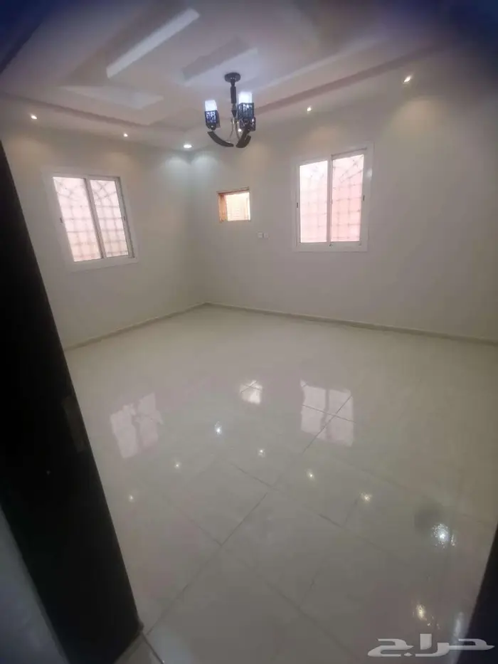 شقة أربع غرف ومنافعها للإيجار الحلقة الشرقية الطائف 2