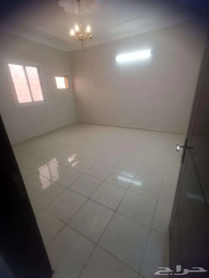 شقة أربع غرف ومنافعها للإيجار الحلقة الشرقية الطائف 3