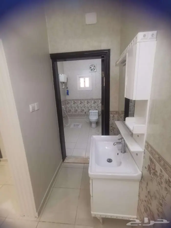 شقة أربع غرف ومنافعها للإيجار الحلقة الشرقية الطائف 5