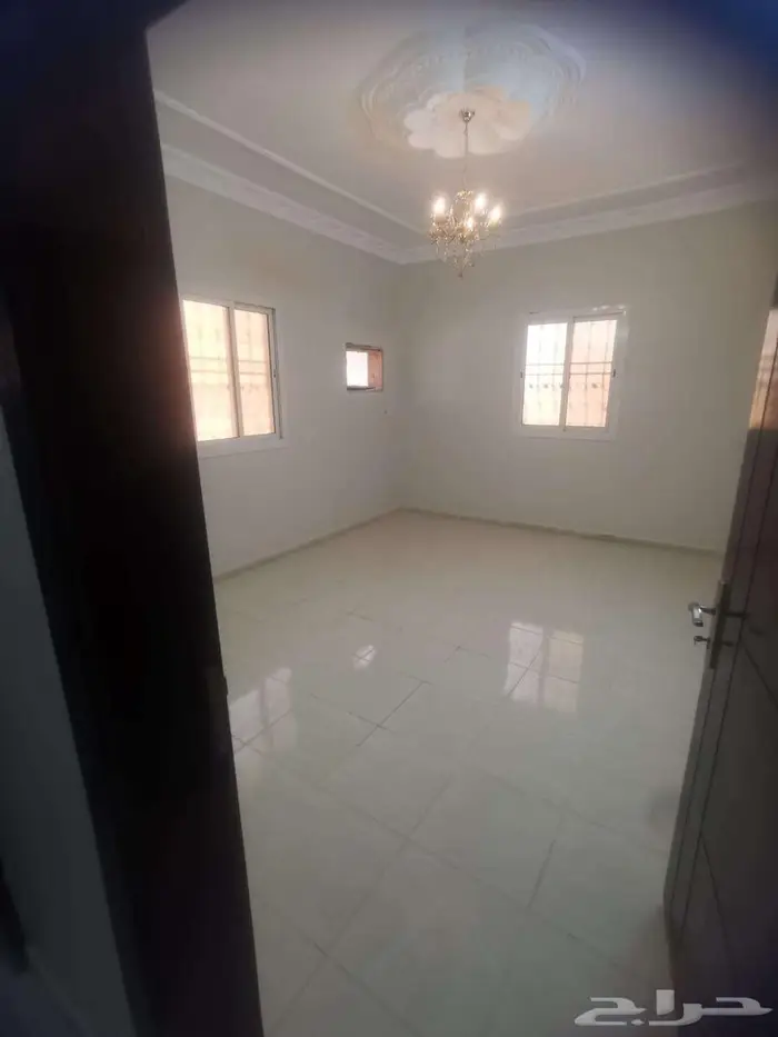 شقة أربع غرف ومنافعها للإيجار الحلقة الشرقية الطائف 0