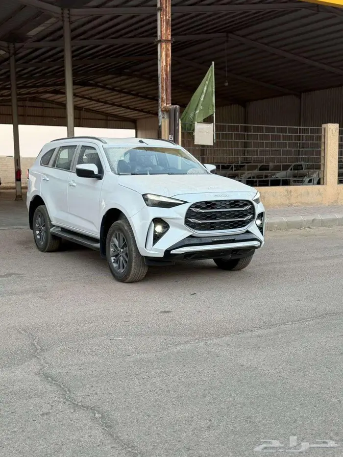 ايسوزو 2025 MUX فل كامل دبل سعودي كاش واقساط 0