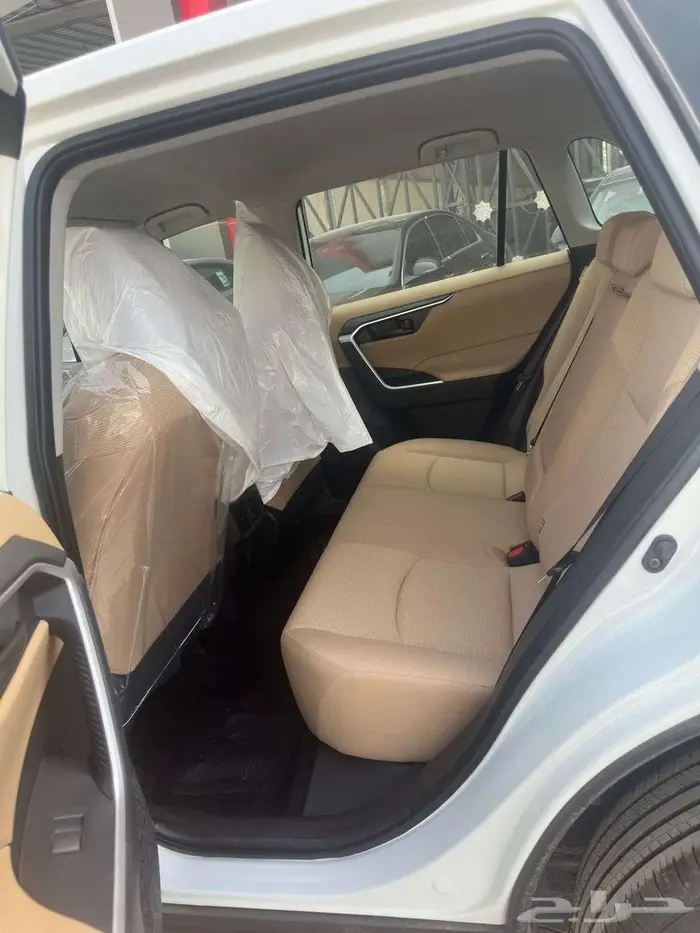 تويوتا راف فور 2025 دبل لدى الخضر للسيارات 4