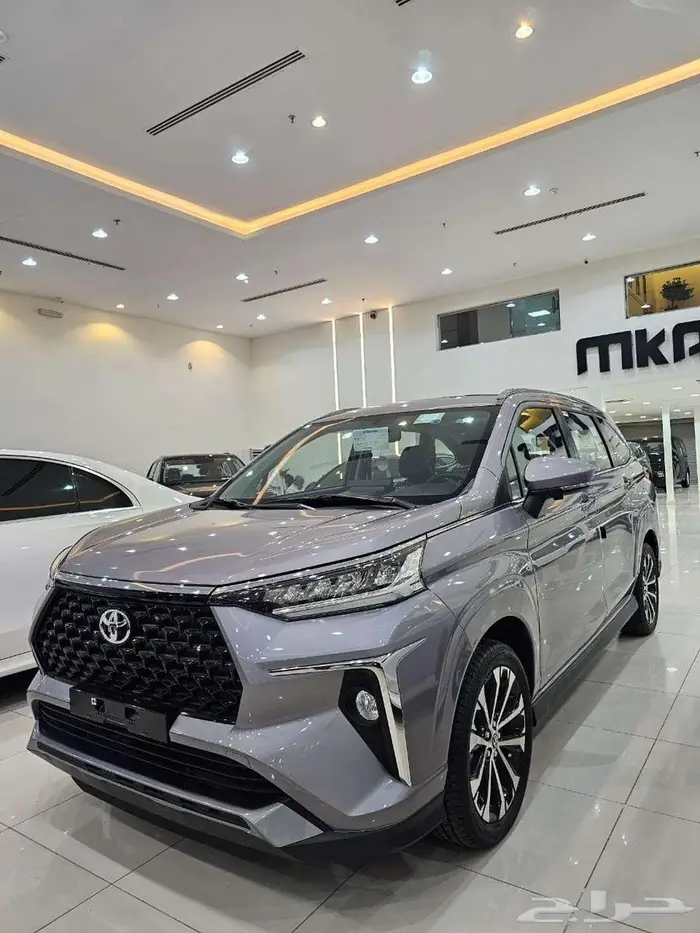 تويوتا فيلوز 2024 رصاصى جديد 4