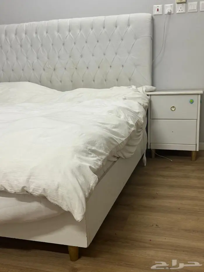 بيع غرفة نوم لون ابيض 0