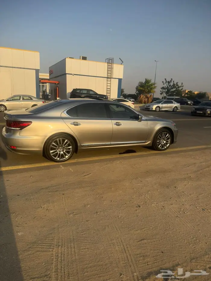 للبيع لكزس LS 600 HL 2015 0