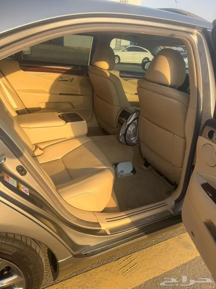 للبيع لكزس LS 600 HL 2015 4
