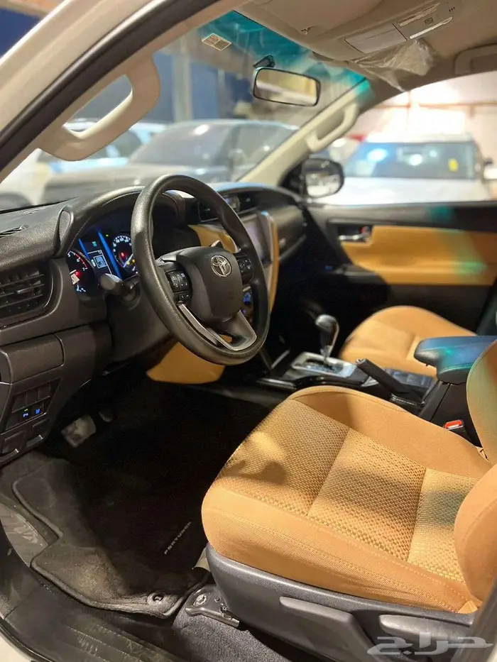 تويوتا فورتشنر موديل 2024 دبل 4 سلندر عداد 30 الف فقط 4