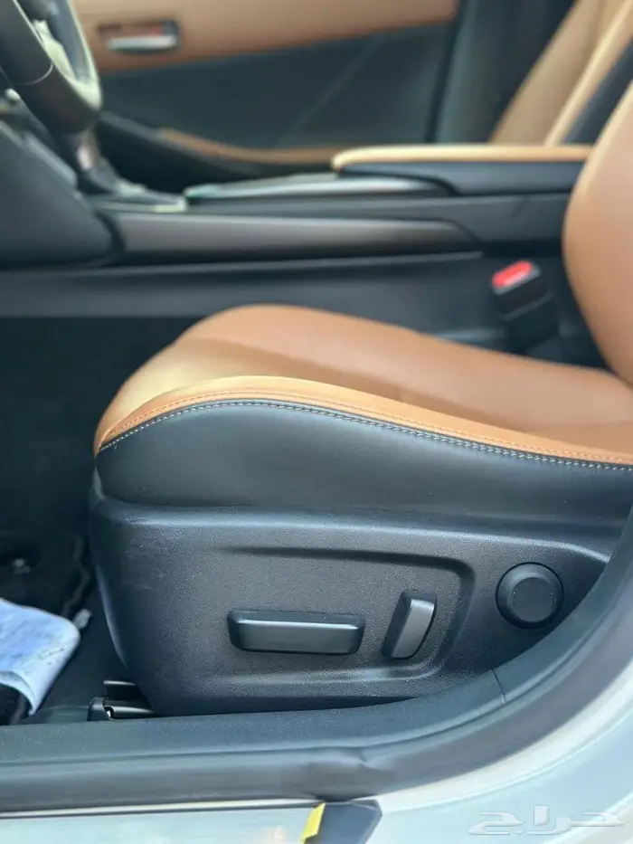 لكزس IS300 2024 شبه جديدة 14