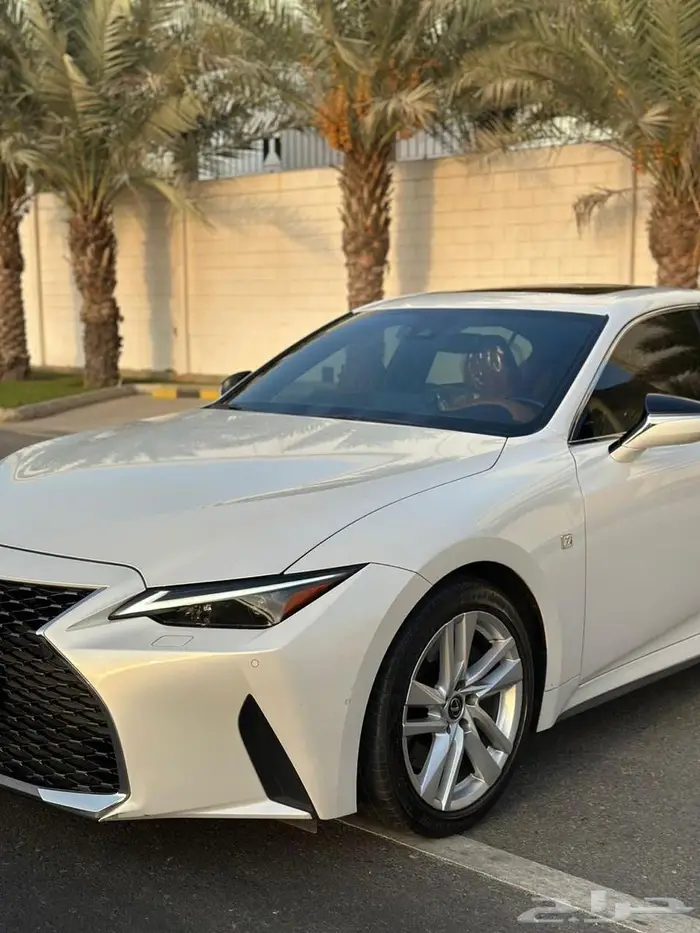 لكزس IS300 2024 شبه جديدة 3