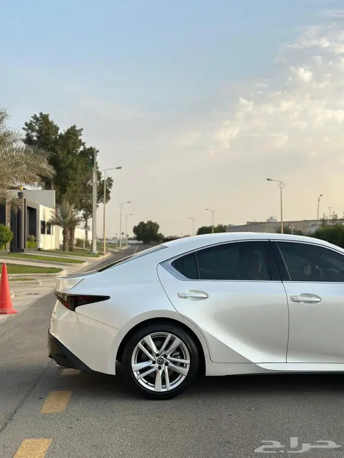 لكزس IS300 2024 شبه جديدة 7