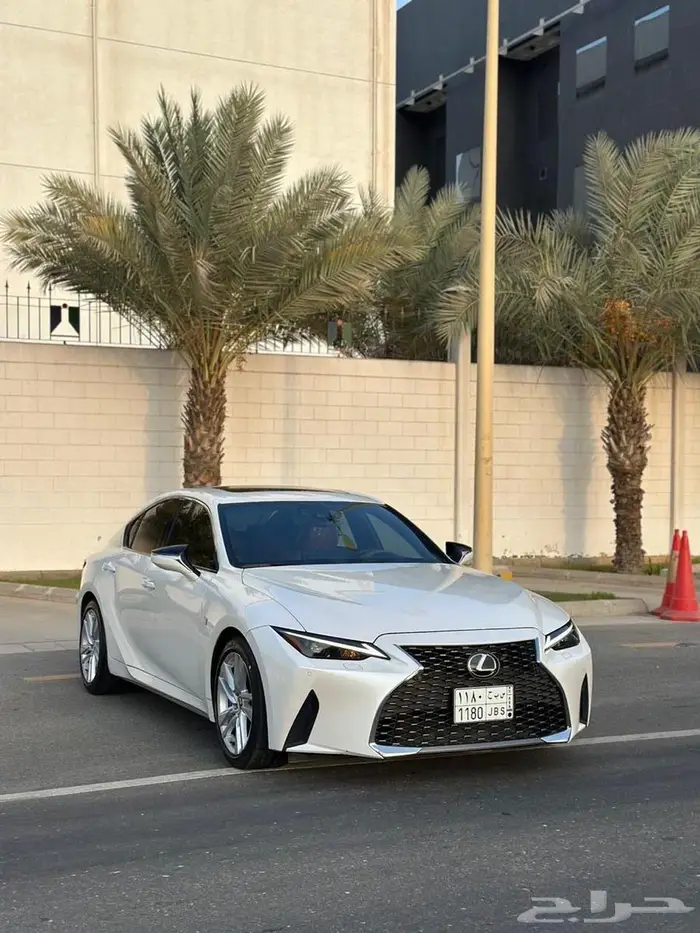 لكزس IS300 2024 شبه جديدة 1