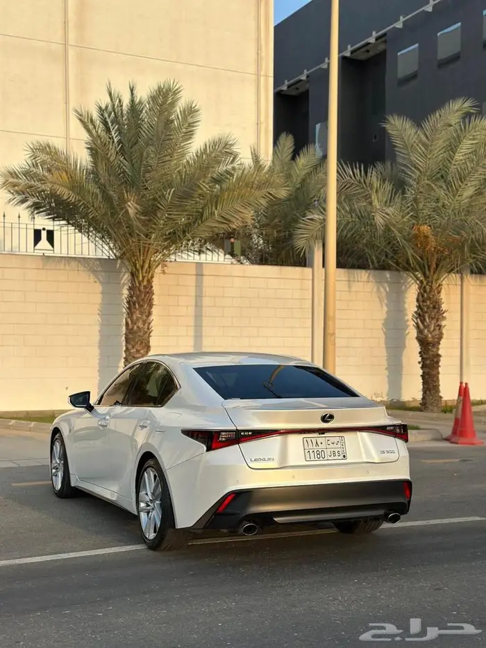 لكزس IS300 2024 شبه جديدة 9