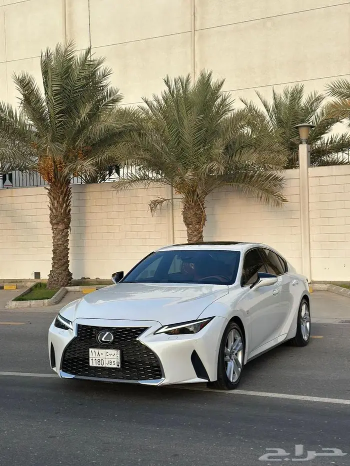لكزس IS300 2024 شبه جديدة 2