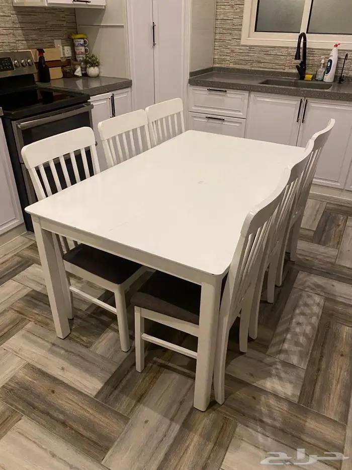 طاولة طعام من هوم بوكس 2