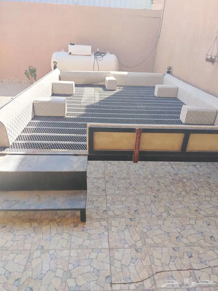 دكه حديد للبيع المذنب السوم بالعام 1