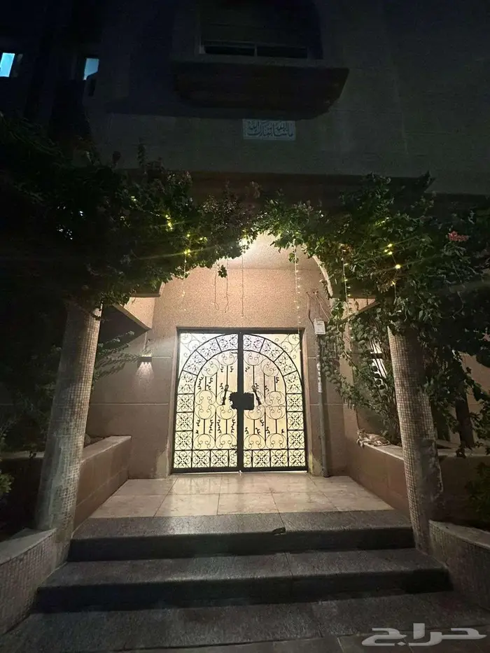 شقة روف 3 غرف وصالة للإيجار   جدة حي النسيم واتس فقط 1