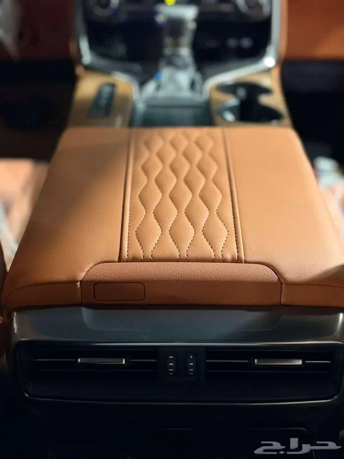 لكزس LX 600 بريمي VIP ابيض بلاك ادشن داخل - جملي 26