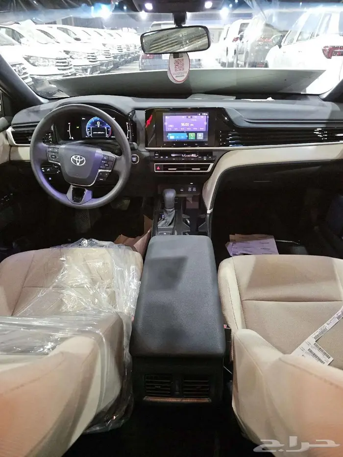 تويوتا كامري E بنزين موديل 2025 16