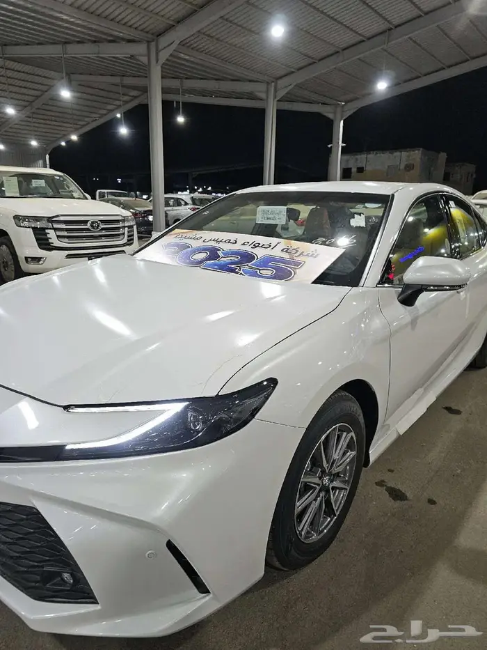 تويوتا كامري E بنزين موديل 2025 23
