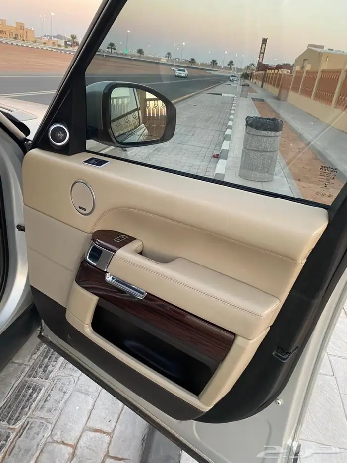 لاند روفر 2014 12