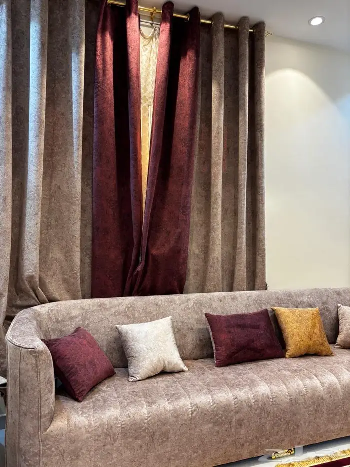 كنب مجلس مع زوليه وطاولات 1