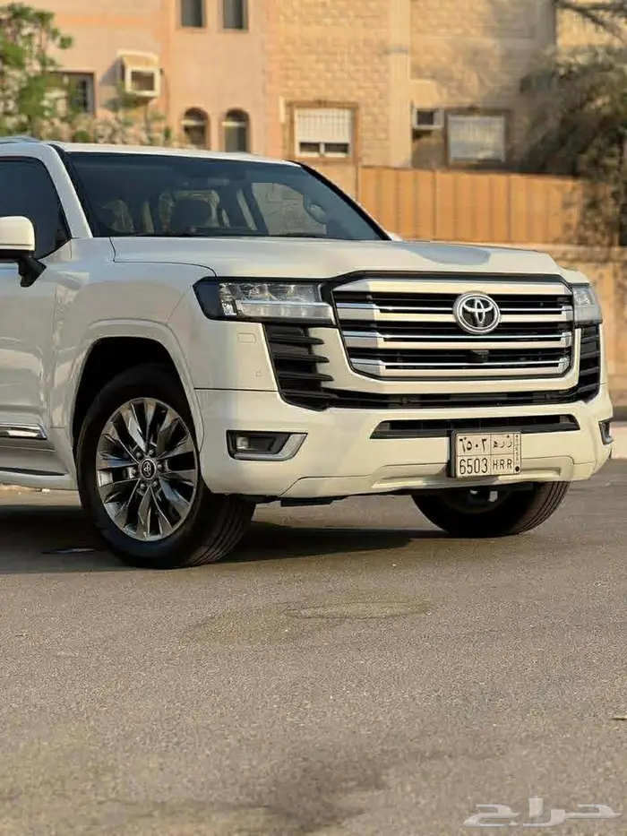 تويوتا لاند كروزر GRX3 2023 24