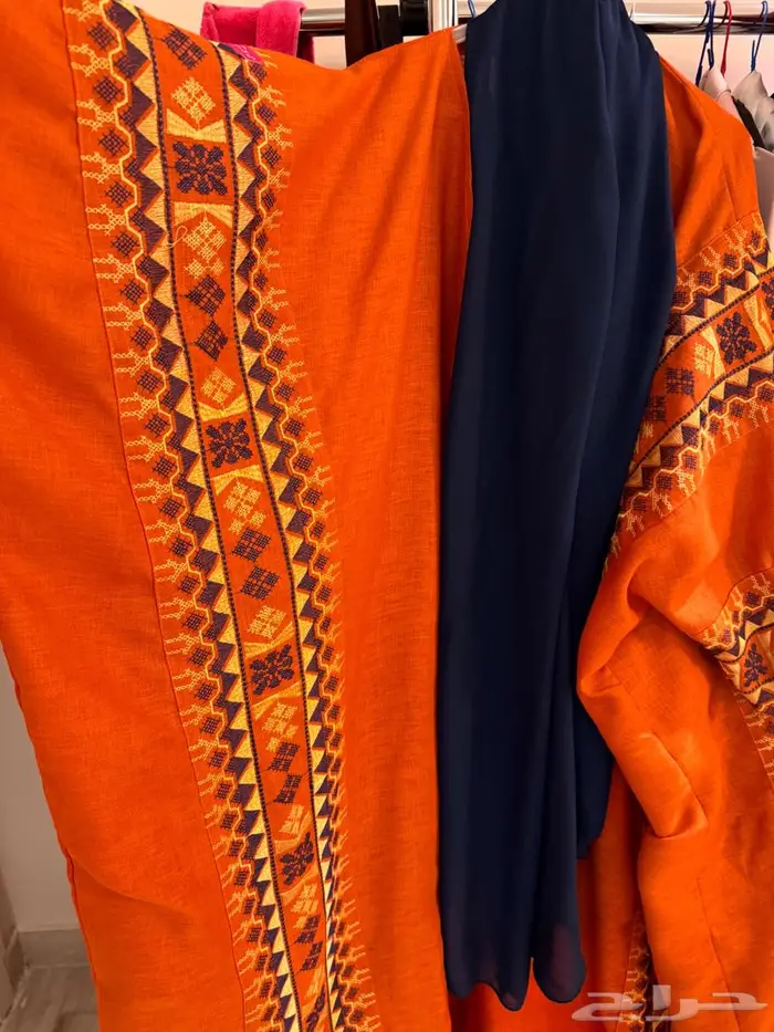 عبايه برتقاليه من ثري لاينز 3