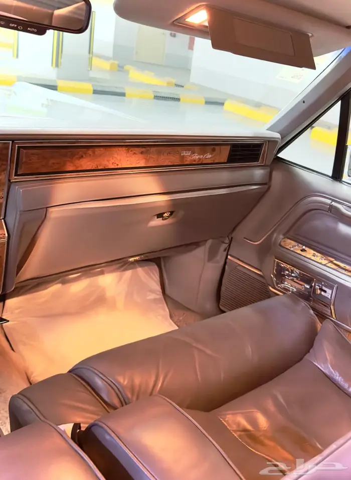 لنكولن تاون كار 1986 مخزن وكالة( مواصفات خاصة ) للبيع .إيجار 8