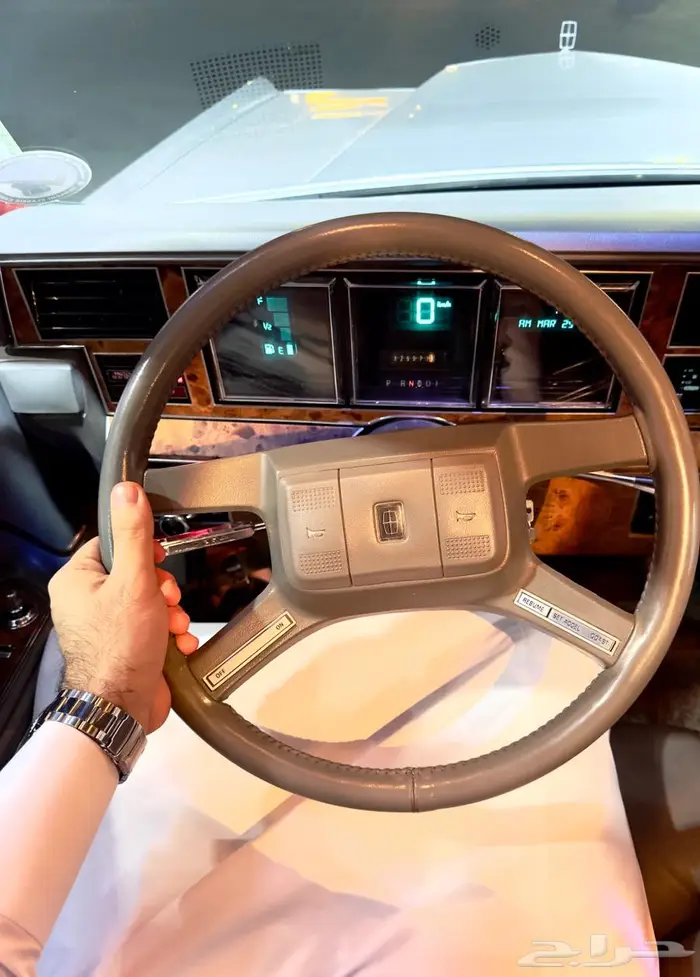 لنكولن تاون كار 1986 مخزن وكالة( مواصفات خاصة ) للبيع .إيجار 4