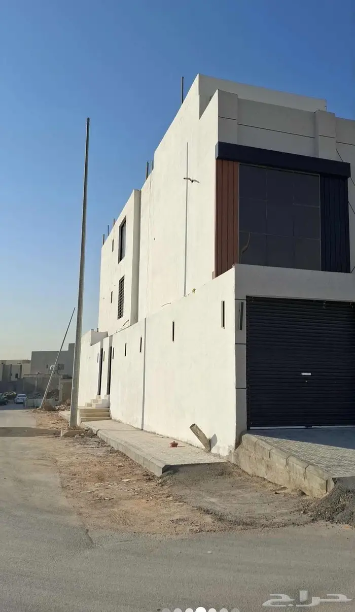 للبيع شقه جديده فوق فله 0