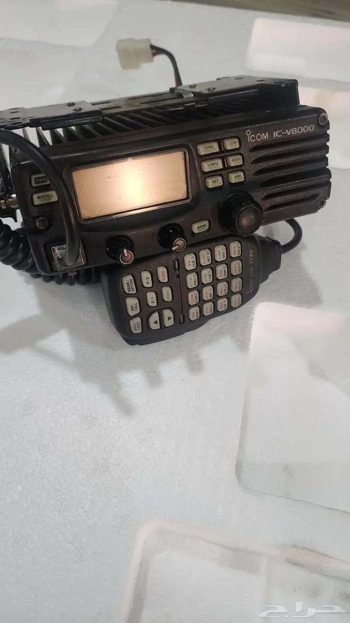 ايكوم ياباني IC-V8000 نظيف 0