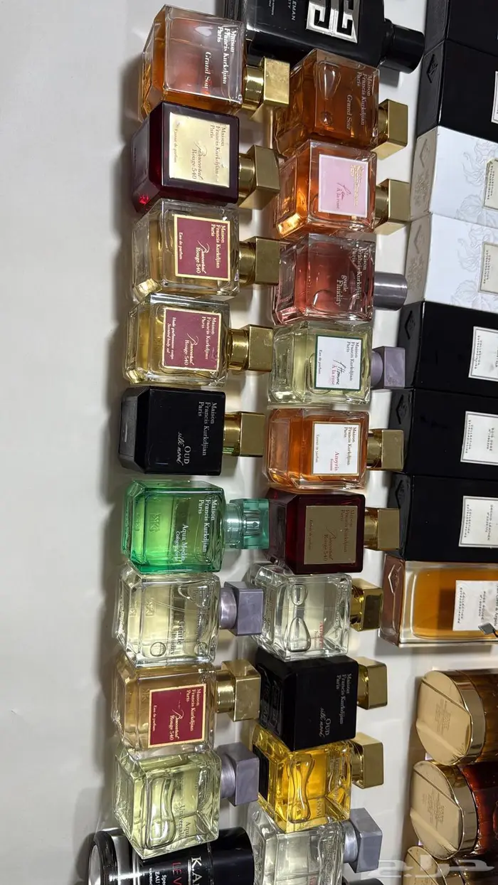 عطور اصليه بدون كراتين بربع القيمه 18