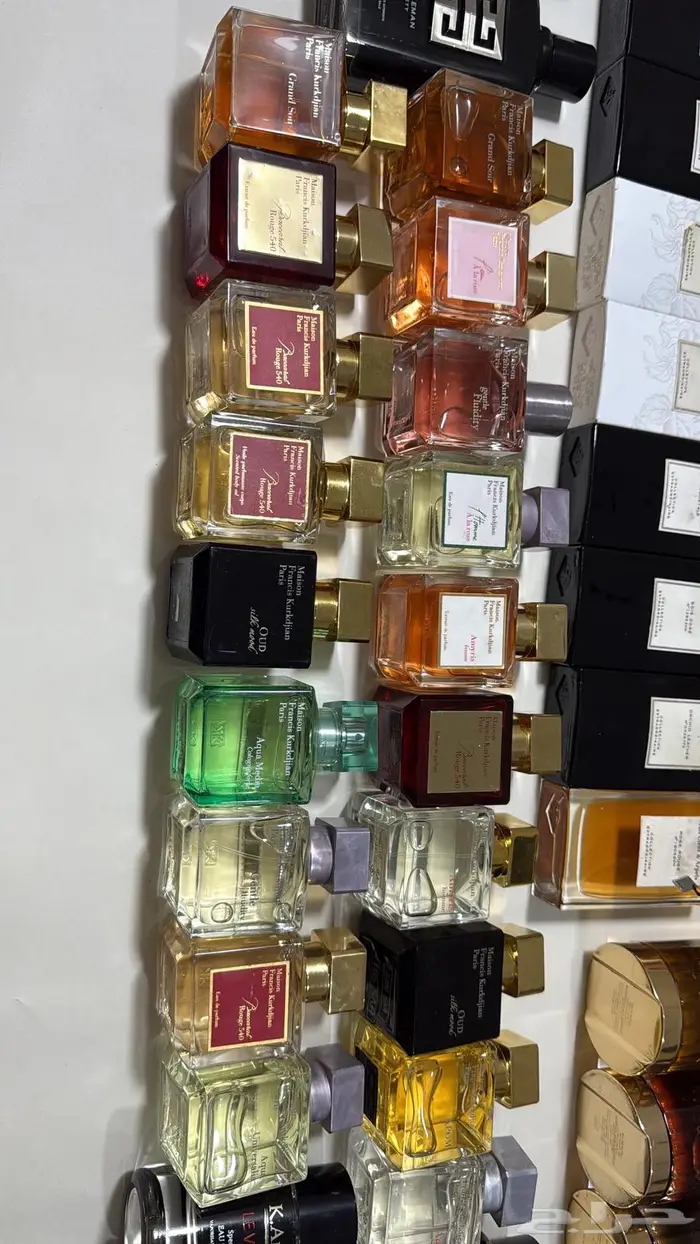 عطور اصليه بدون كراتين بربع القيمه 30