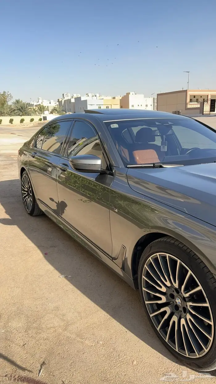 بي ام الفئة السابعة 740 ام كت بلاك ايدشن 3