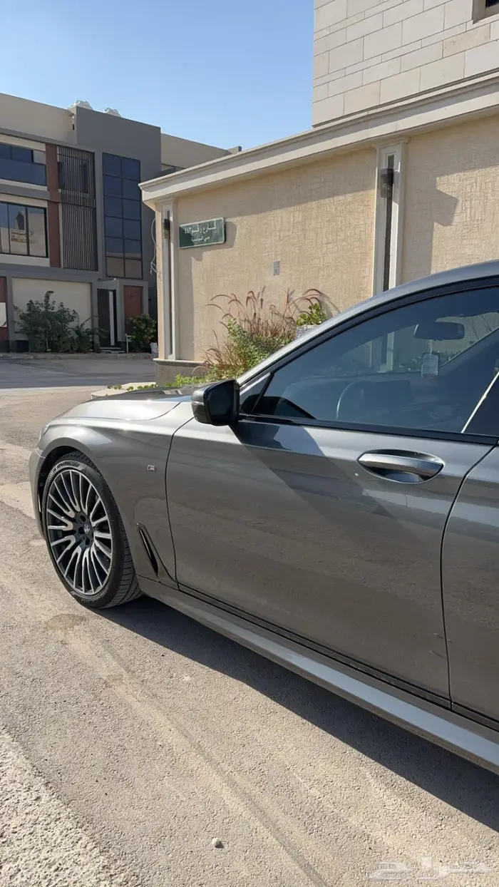 بي ام الفئة السابعة 740 ام كت بلاك ايدشن 4