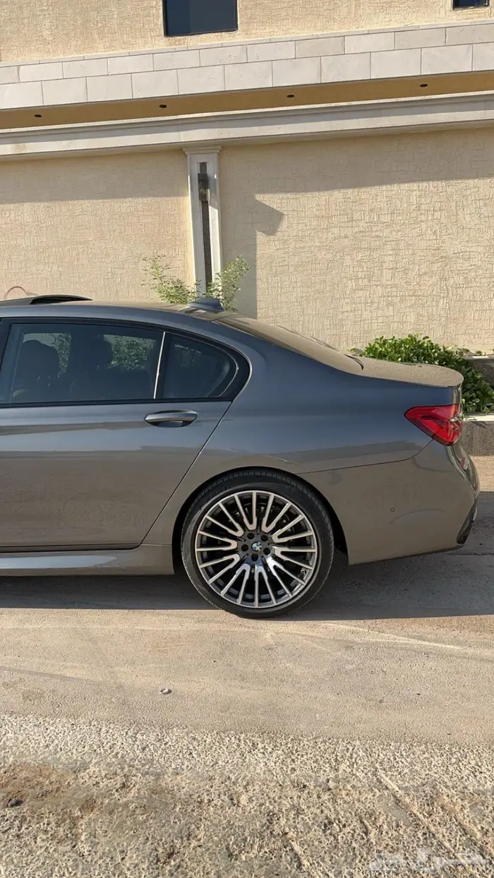 بي ام الفئة السابعة 740 ام كت بلاك ايدشن 0